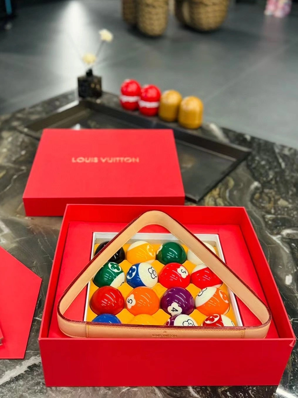 LV TABLE POOL SET 0712
